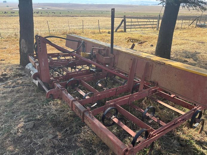 Skoffel planter met fynsaad bak