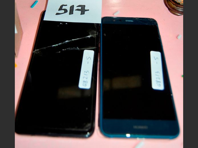 LOT: 2 x HUAWEI SMART PHONES [Untested, no chargers, damaged]