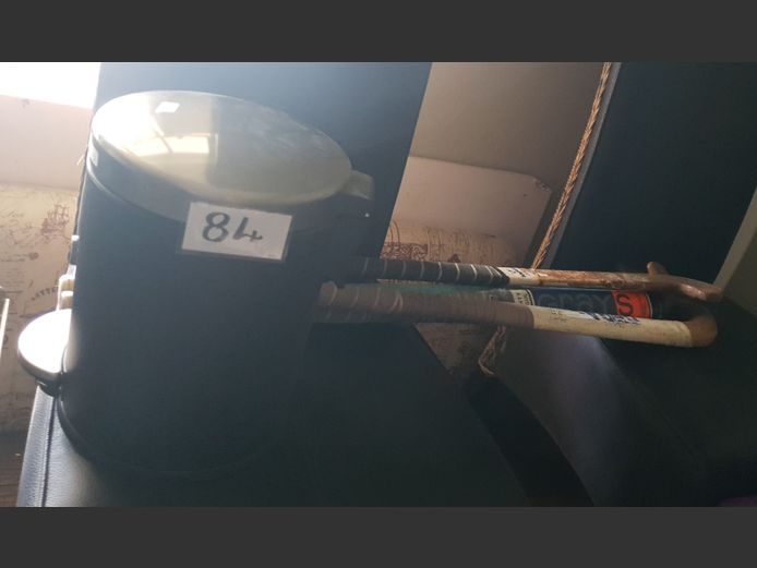 LOT: HOCKEY STICKS & BATHROOM BIN