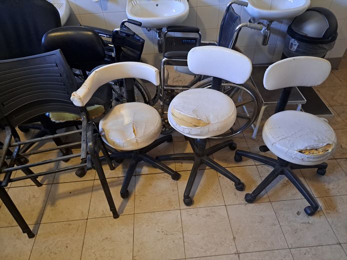 Assorted swivel chairs