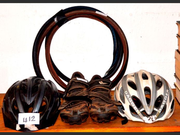 LOT: TENNIS RACQUETS, BICYCLE TYRES, HELMET, SHOES, etc