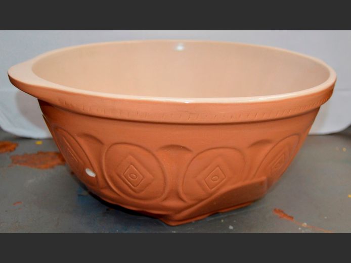 THOMAS PLANT CERAMIC MIXING BOWL, 34cm Diameter [Chip to side]