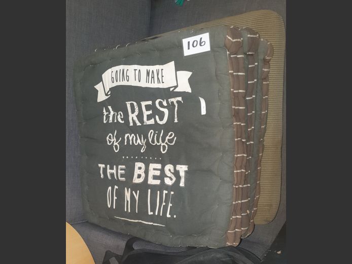 LOT: PATIO CHAIR CUSHIONS
