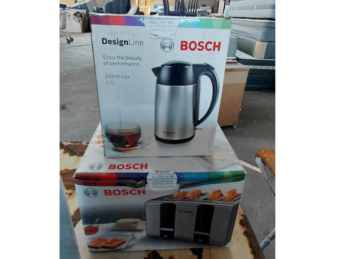 LOT OF BOSCH DESIGNLINE 1.7 KETTLE/ BOSCH 4-SLICE TOASTER 