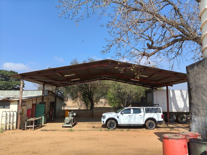 TRUCK PORT