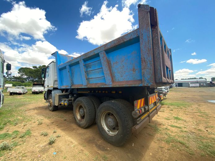 MERCEDES BENZ 3331 TIPPER TRUCK