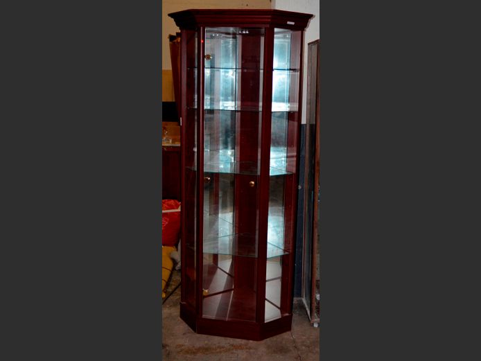 MAHOGANY FOIL SINGLE DOOR GLASS FRONT CORNER DISPLAY CABINET, 81 x 59 x 184cm