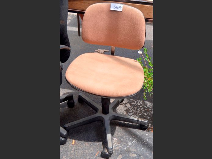 BROWN SWIVEL TYPIST'S CHAIR [Needs a clean]