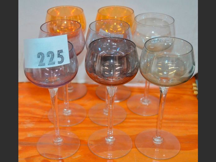 SET OF 8 WINE GLASSES