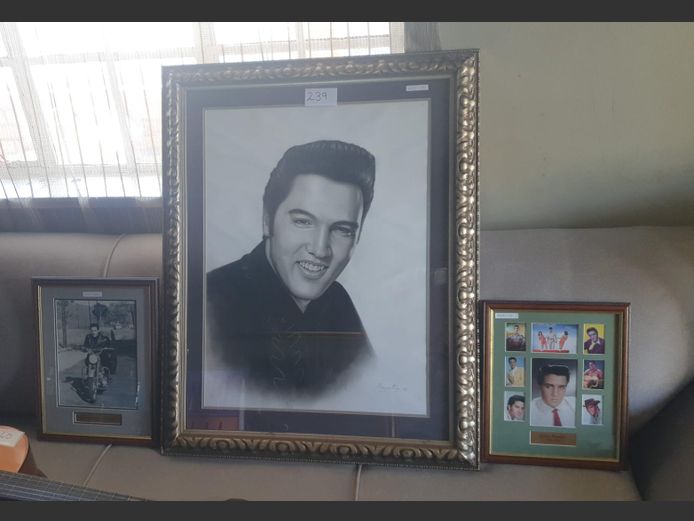 ELVIS PRESLEY MEMORABILIA 