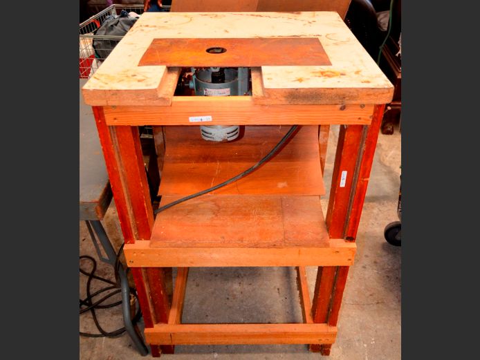 MAKITA SPINDLE CUTTER ON CUSTOM MADE ROUTER TABLE [Switches on, untested further]