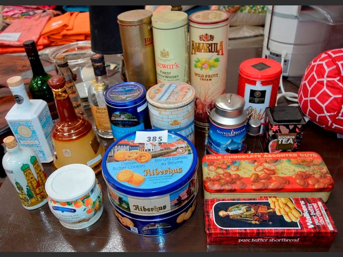 COLLECTABLE TINS & BOTTLES
