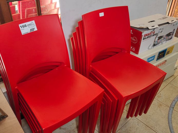 10 X RED PLASTIC CHAIRS