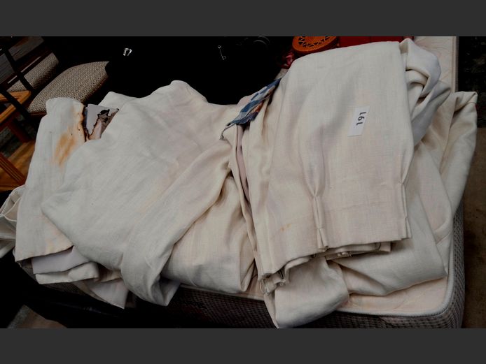 LOT: 3 x DROPS WHITE CURTAINS [Damaged] [#: 414186826]