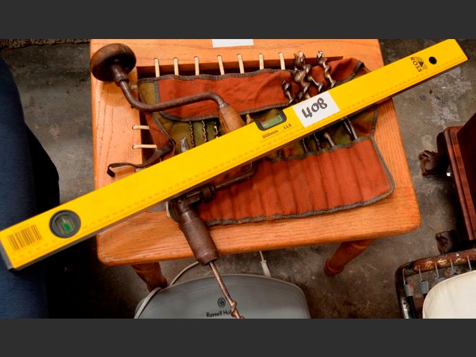 HAND DRILL WITH BITS & A ROSS SPIRIT LEVEL