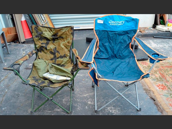 LOT: 2 x CAMPING CHAIRS