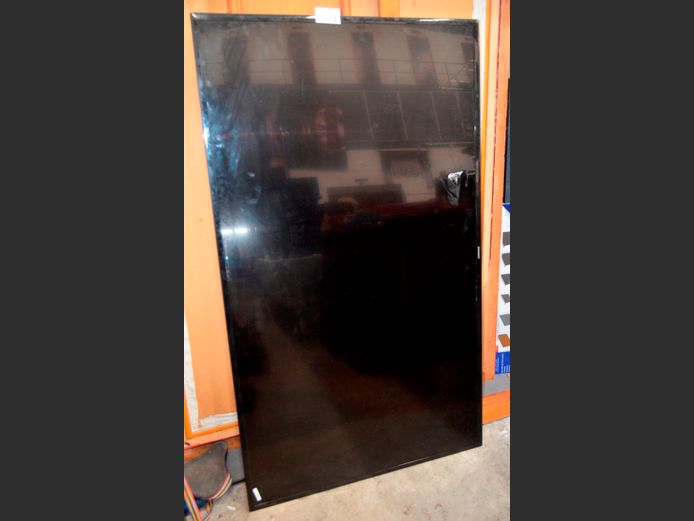 SAMSUNG 65" TV [Switches on, Screen cracked] ### LICENCE PLEASE ###
