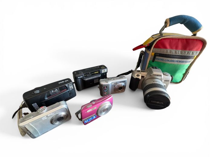 Lot of digital cameras