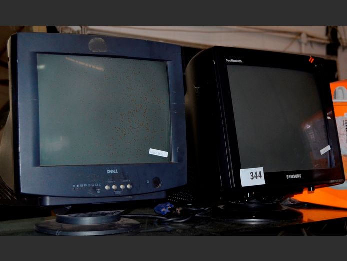 LOT: BELL & SAMSUNG COMPUTER MONITORS [Switch on]