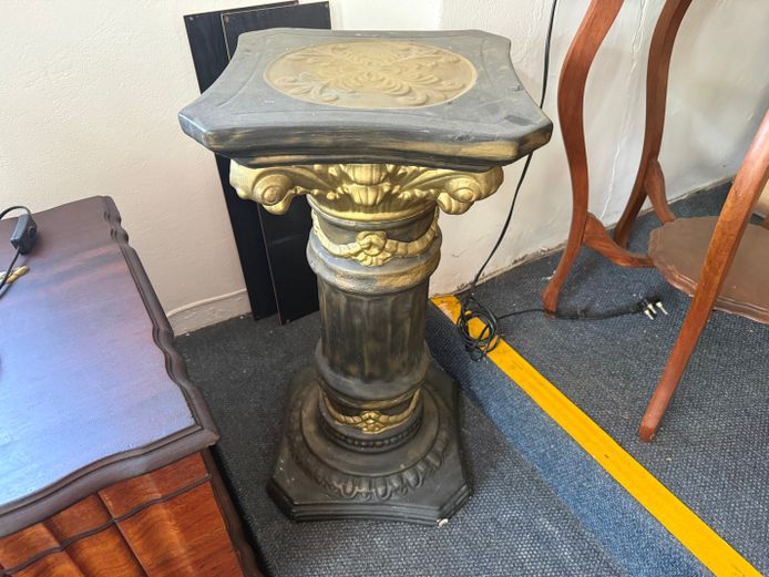 Black and Gold Pillar 