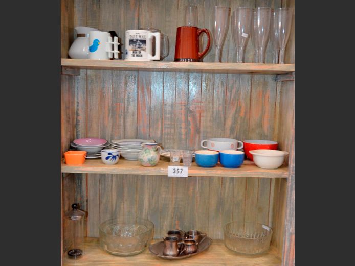 LOT ON 3 SHELVES: BOWLS, PLATES, MUGS, etc