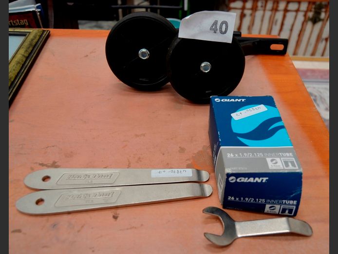 PARK TOOL HAND PUMP, GIANT INNER TUBE, etc