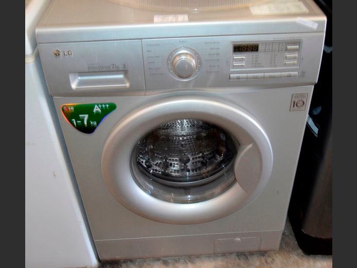 LG DIRECT DRIVE SILVER 7kg FRONT LOADING WASHING MACHINE [Switches on, untested further]