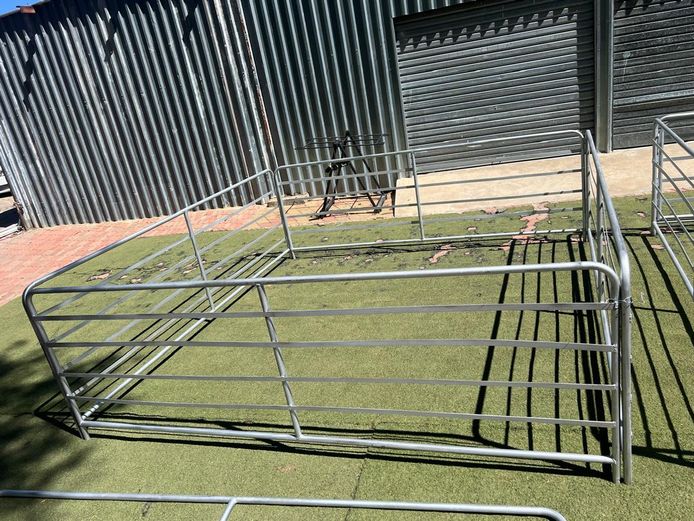Set of mobile livestock Kraal