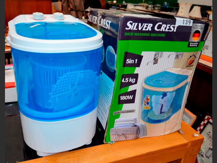 SILVER CREST SHOE WASHING MACHINE [Switches on]
