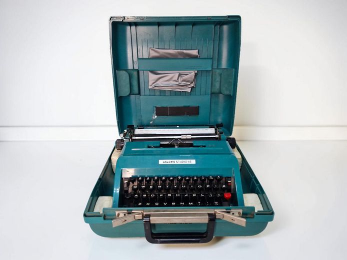 1960's Olivetti Studio 45 Manual Typewriter with Original Case