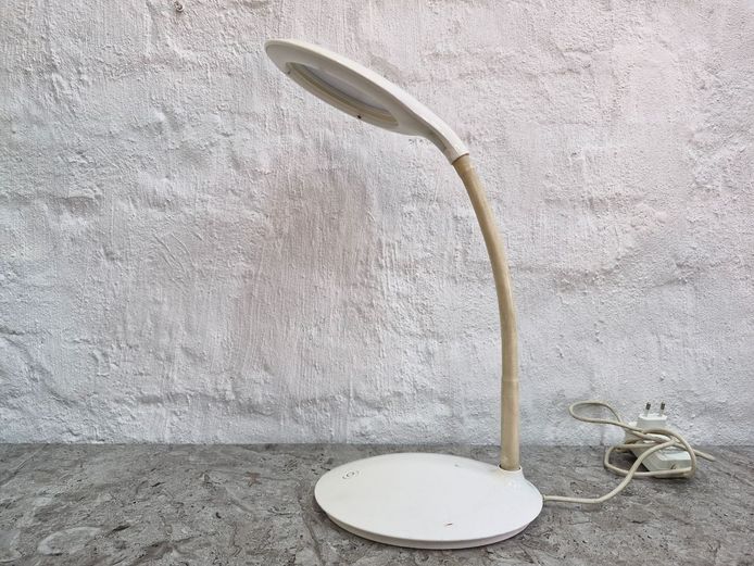 Contemporary Minimalist Task Light – Adjustable White LED Table Lamp