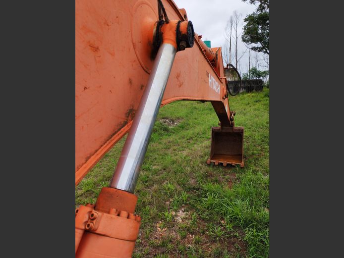 HITATCHI Z-AXIS 200 EXCAVATOR