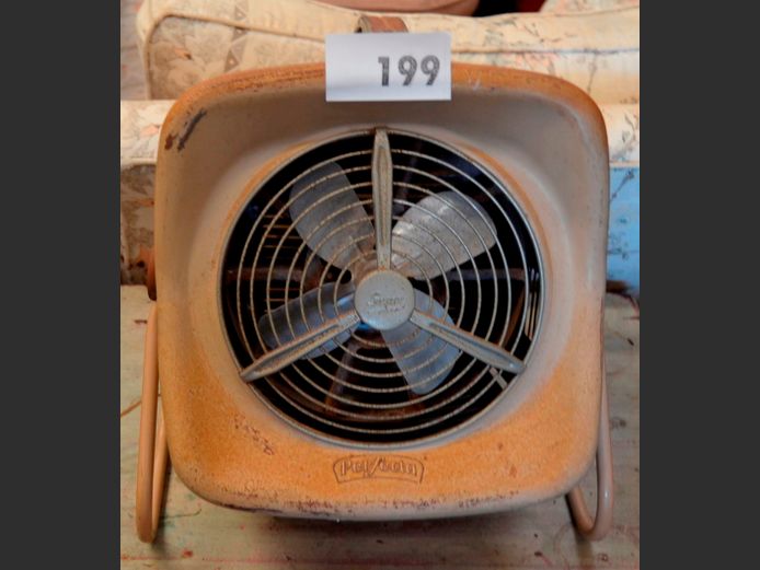 VINTAGE PERFECTA HEATER CONVERTED INTO A LAMP [Rusted]