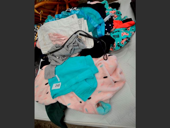 ASSORTED LADIES & CHILDREN'S CLOTHING