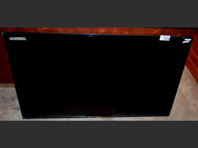 SINOTEC 58" L.E.D. TV [Damaged, cracked screen] ### LICENCE PLEASE ###