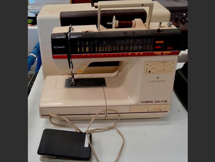 EMPISAL COMPAL GALAXIE SEWING MACHINE [Switches on, untested further]