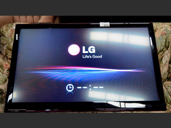 LG 42" OLD SMART TV WITH REMOTE [Switches on] ### LICENCE PLEASE ###