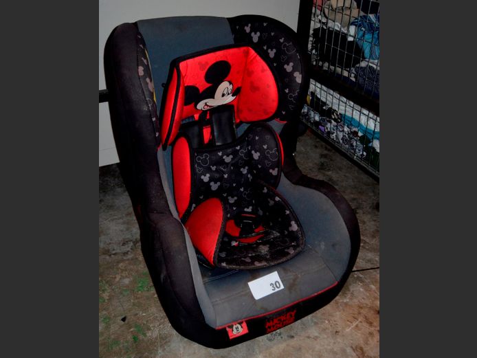 MICKEY MOUSE BOOSTER SEAT