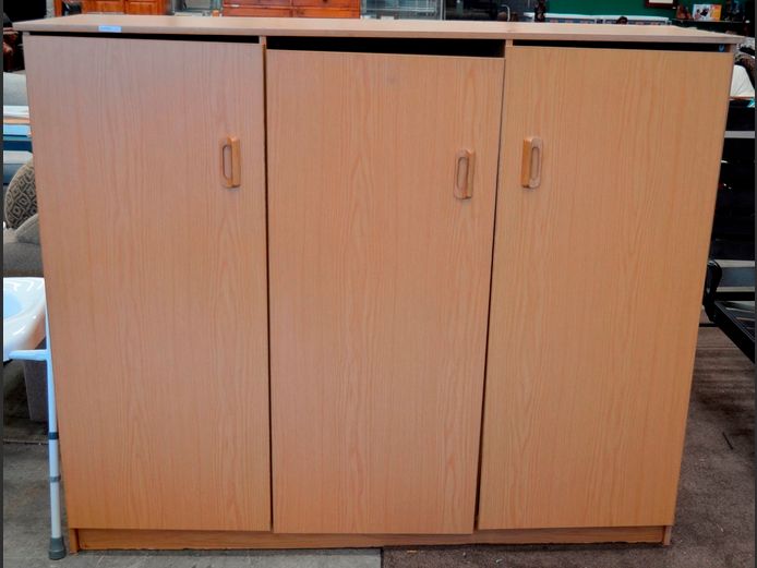 OAK FOIL 3-DOOR SHOE CABINET, 160 x 54 x 133cm