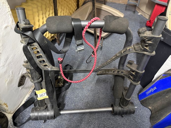 Holdfast bicycle rack