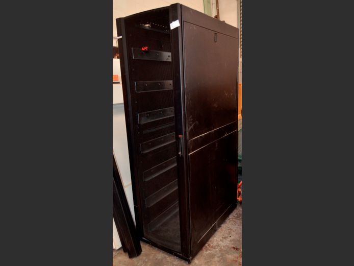 APC SERVER CABINET, 107 x 60 x 199cm