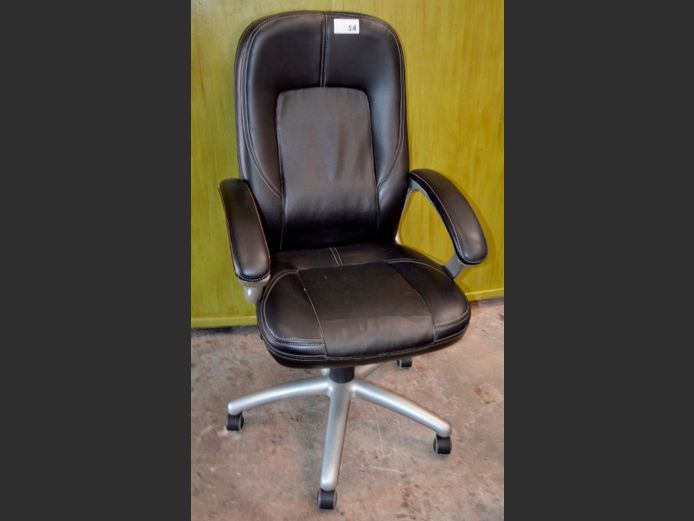 BLACK LEATHER TOUCH SWIVEL OFFICE CHAIR