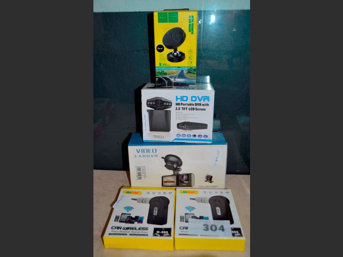 LOT: 2 x DASHCAMS & A CAR BLUETOOTH MUSIC RECEIVER [Untested]
