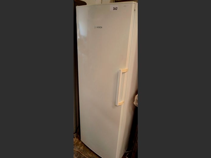 BOSCH SINGLE DOOR FRIDGE [Getting cold]