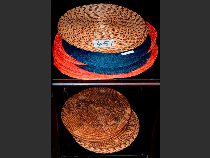 LOT: WOVEN PLACEMATS