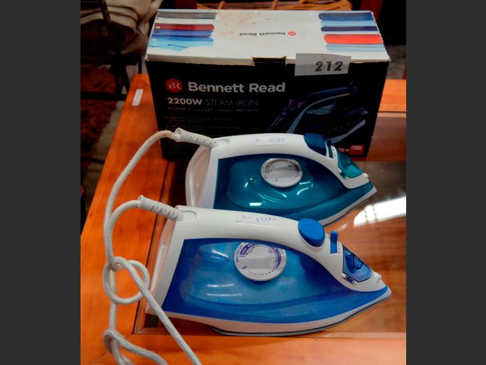 LOT: 3 x STEAM IRONS [2 Switch on, untested further]