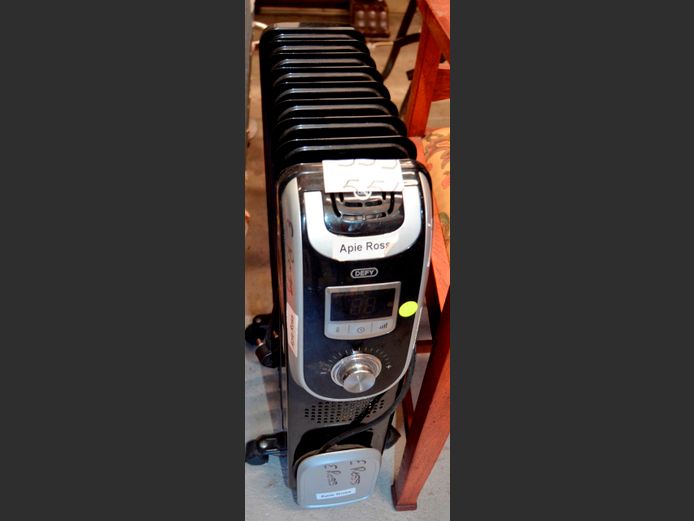 DEFY 7-FIN OIL HEATER [Switches on]