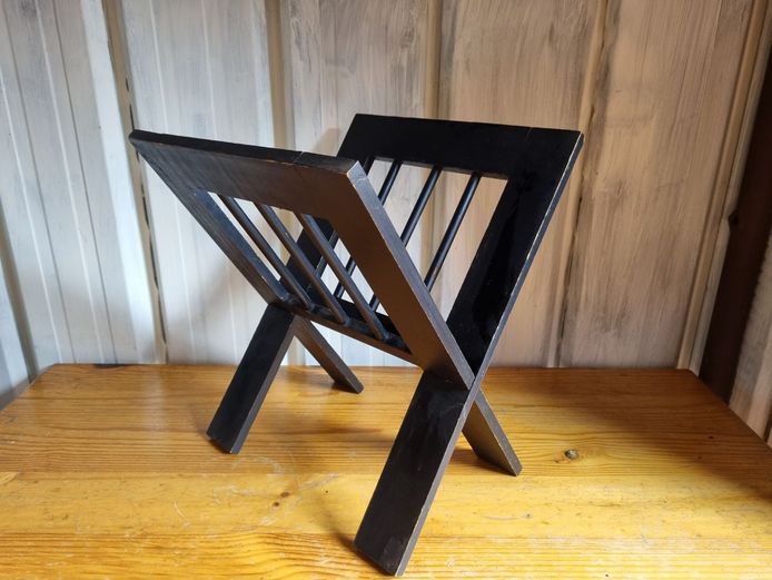 Mid-Century Style Wooden Magazine Rack – Minimalist Slatted Stand