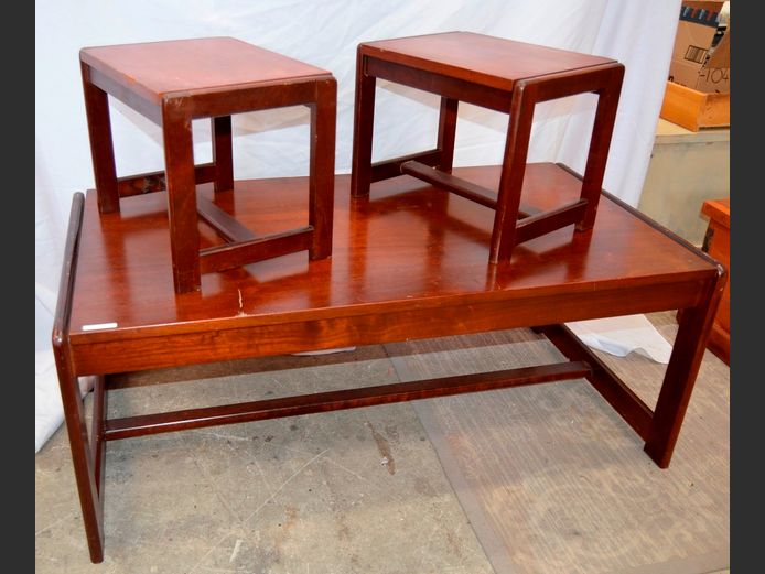 MID-CENTURY MODERN IMBUIA COFFEE TABLE, 111 x 59 x 45cm, WITH PAIR MATCHING SIDE TABLES, 40 x 28 x 31cm
