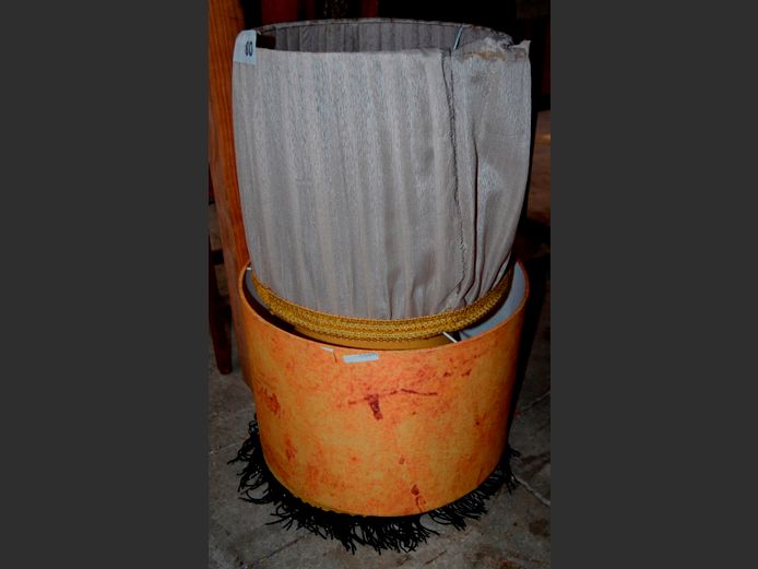 LOT: 3 x LAMP SHADES [Damage to 1]